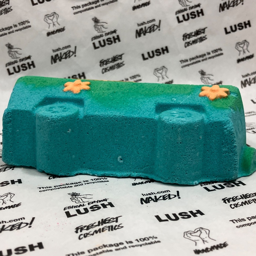 LUSH Scooby Doo Mystery Machine Bath Bomb - Picture 8 of 9